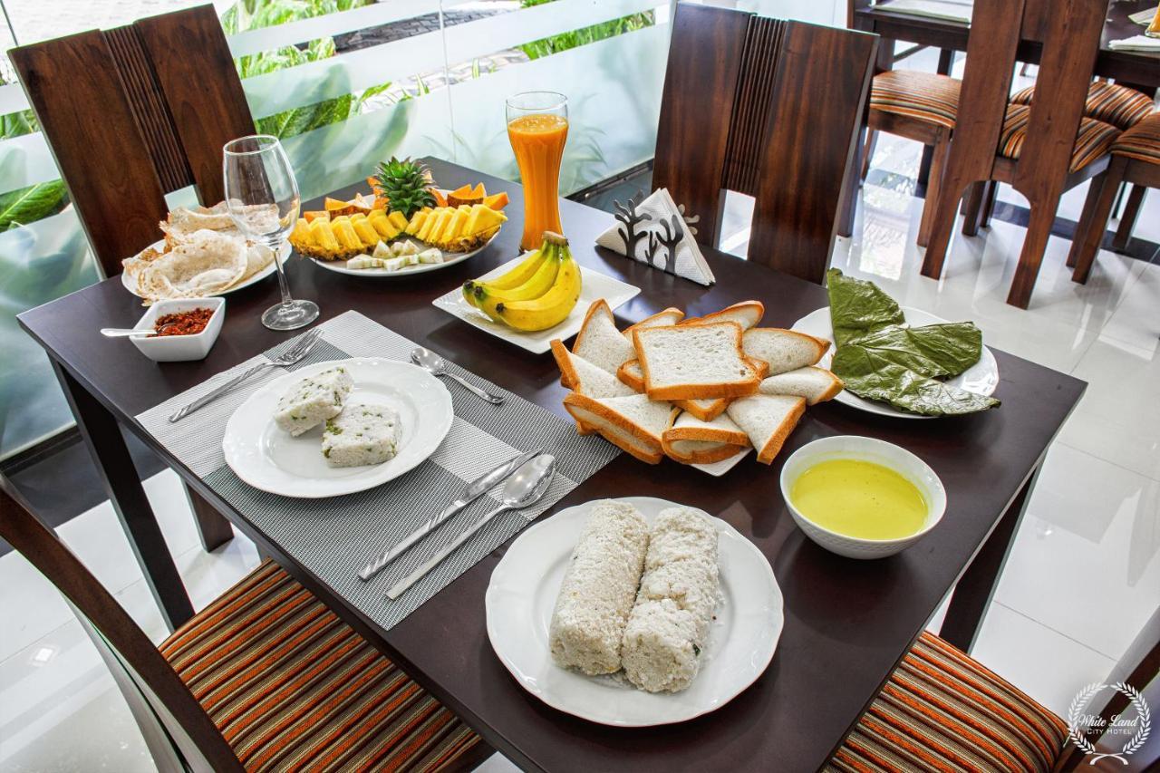 White Land City Hotel ดัมบูลลา ภายนอก รูปภาพ