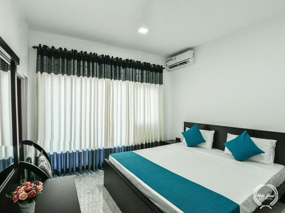 White Land City Hotel ดัมบูลลา ภายนอก รูปภาพ