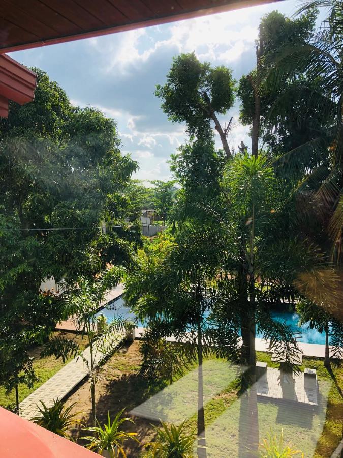 White Land City Hotel ดัมบูลลา ภายนอก รูปภาพ