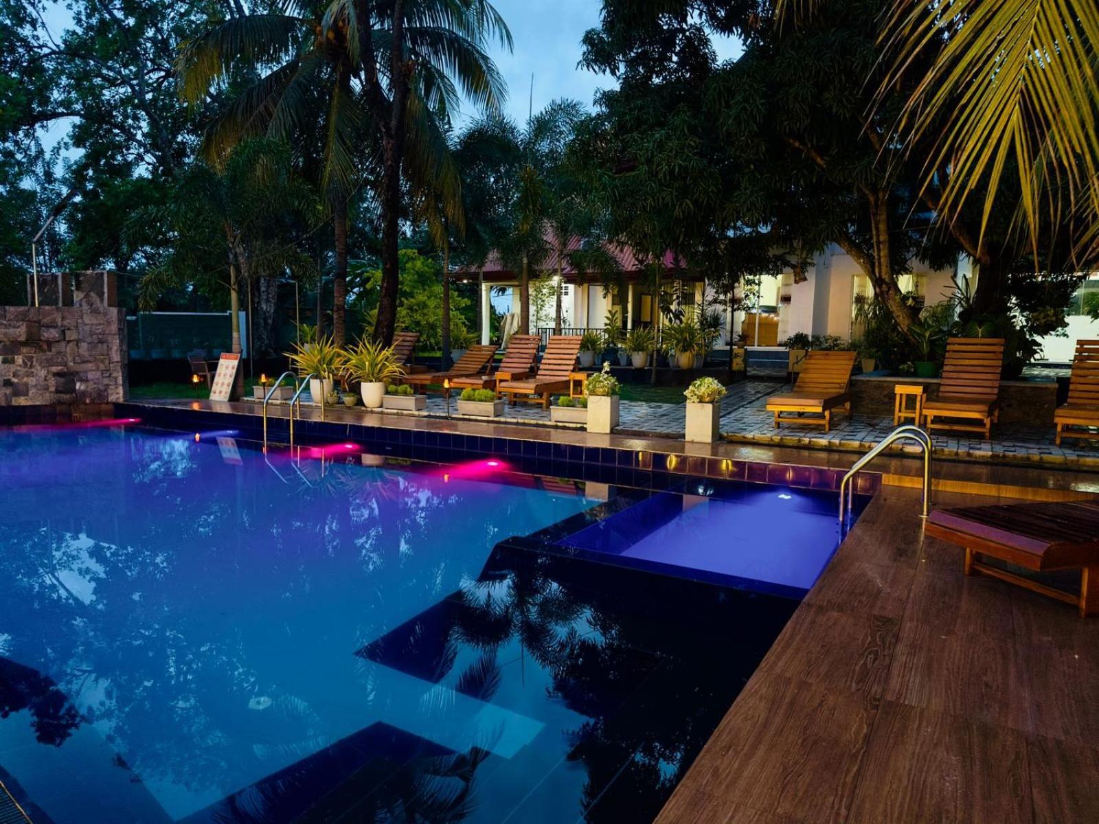 White Land City Hotel ดัมบูลลา ภายนอก รูปภาพ