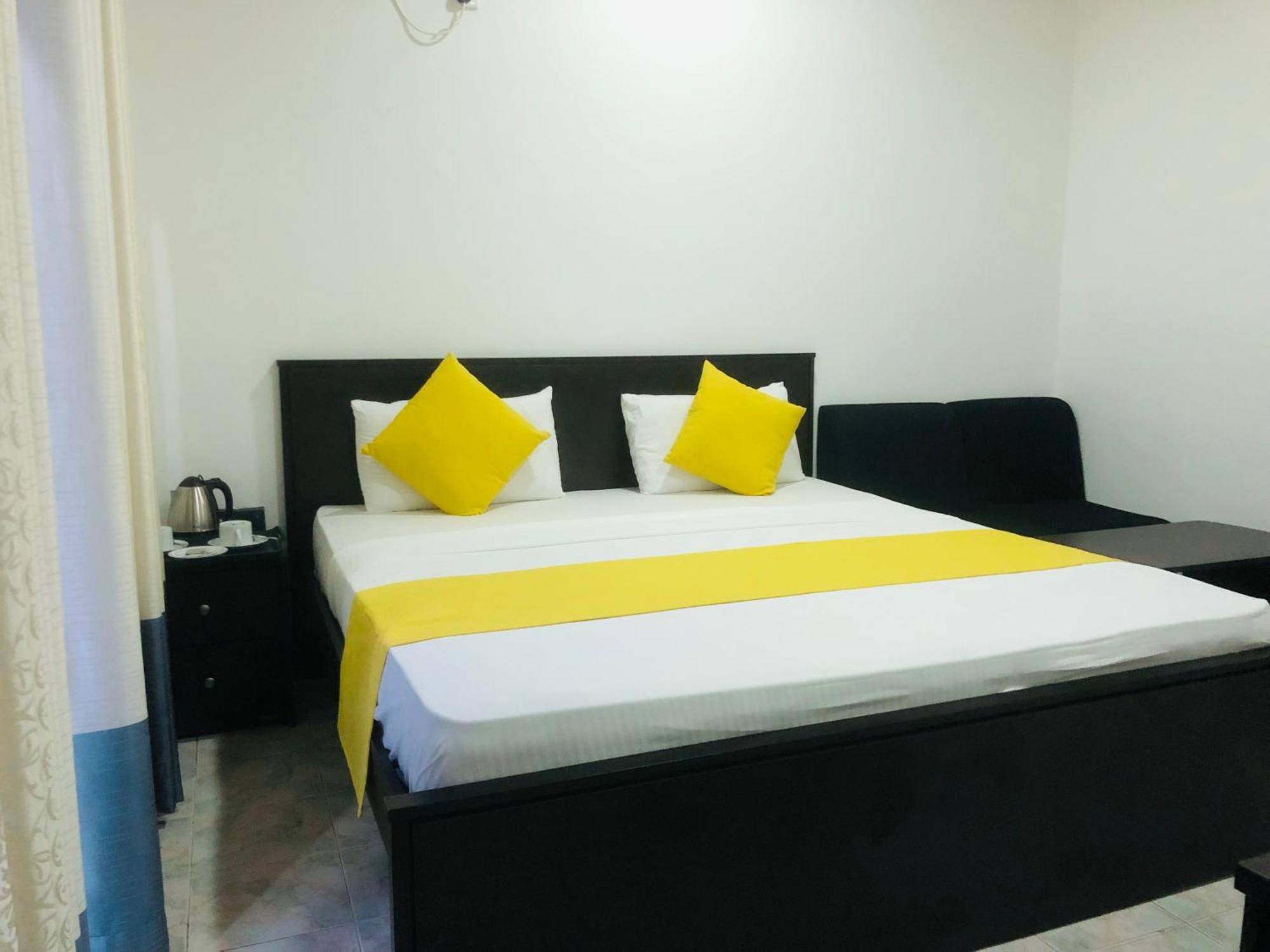 White Land City Hotel ดัมบูลลา ภายนอก รูปภาพ